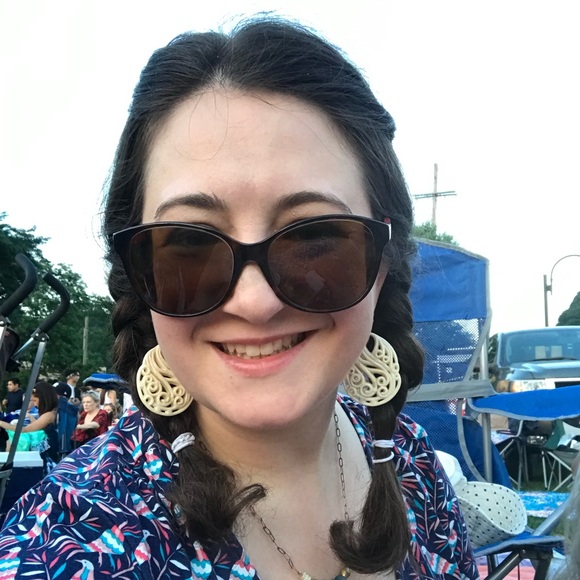 Meet your Posher, Karin - Picture 1 of 1